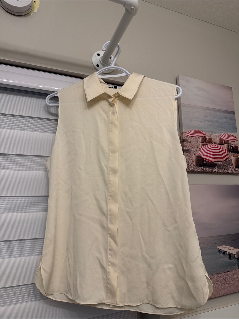Theory Cream Sleeveless Silk Button-Down Collared Top